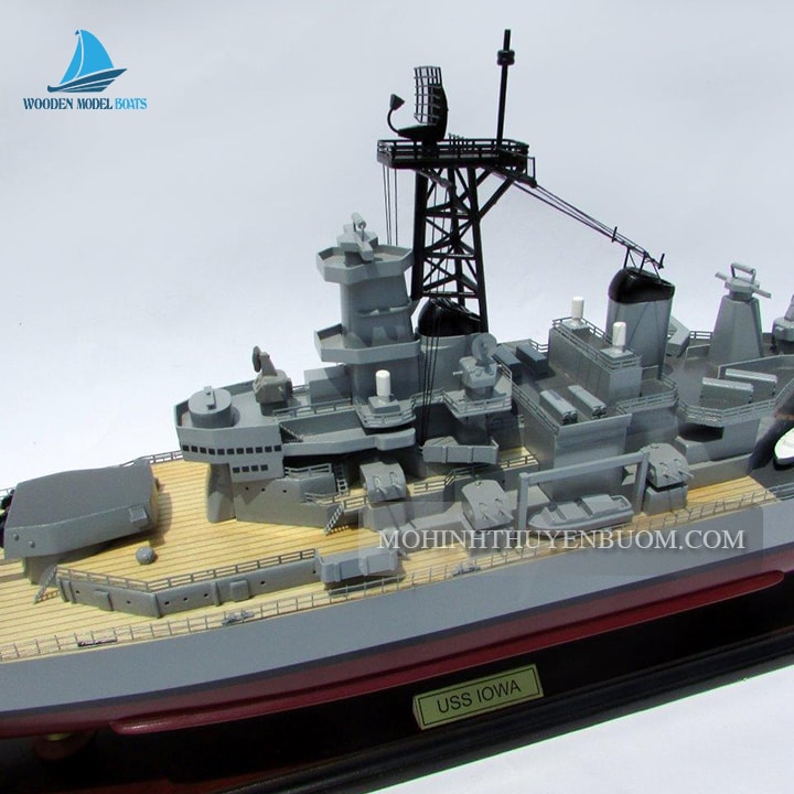Uss Iowa (Bb-61) Warship Model