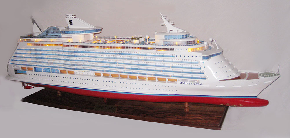 Mariner Of The Seas Boat Model With Light
