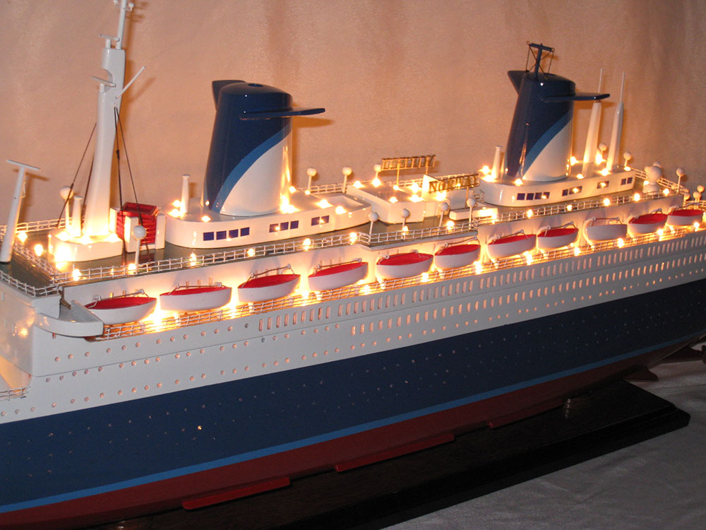 Ss Norway Boat Model With Light