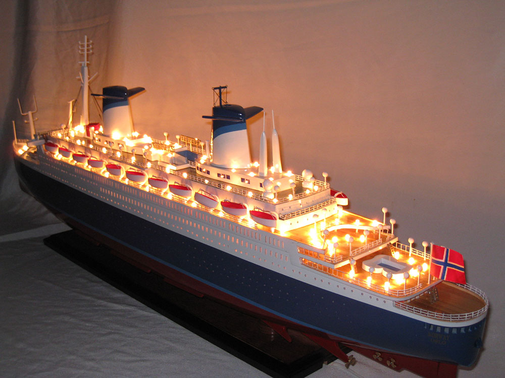 Ss Norway Boat Model With Light